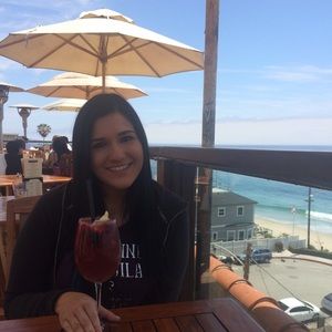 Meet your Posher, Danielle